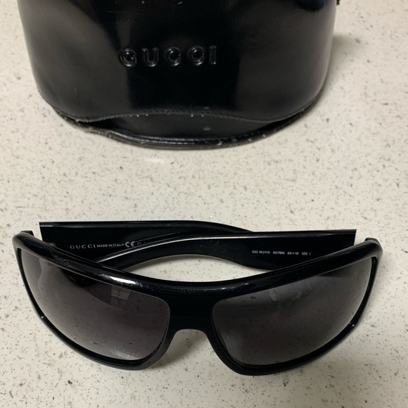 Authentic Mens Gucci sunglasses with Gucci case. - Picture 3 of 9
